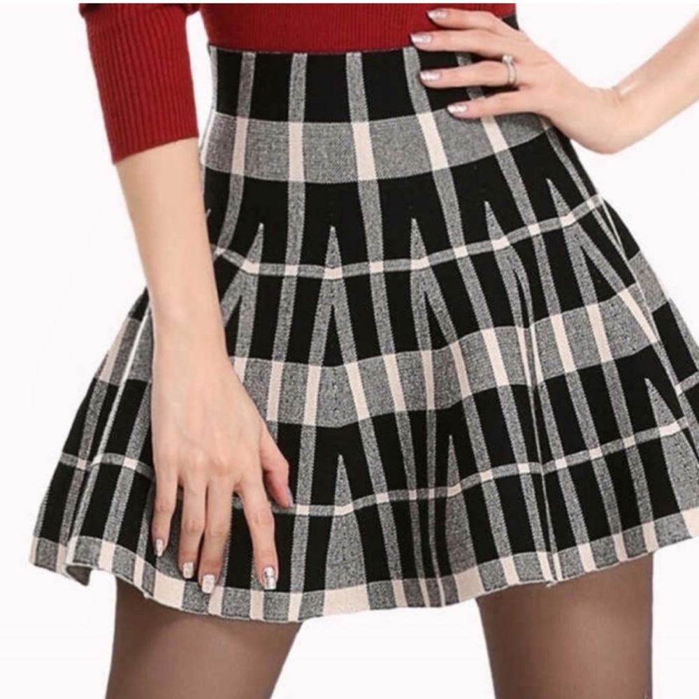 Black &White Plaid Knit Skater Skirt - Picture 4 of 10